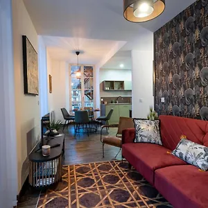 https://appartement-grenat-bourg-doisans.hotels-rhonealpes.com