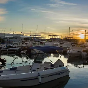 https://magnificent-port-beach-5-luxury-residence.es-andalucia.com